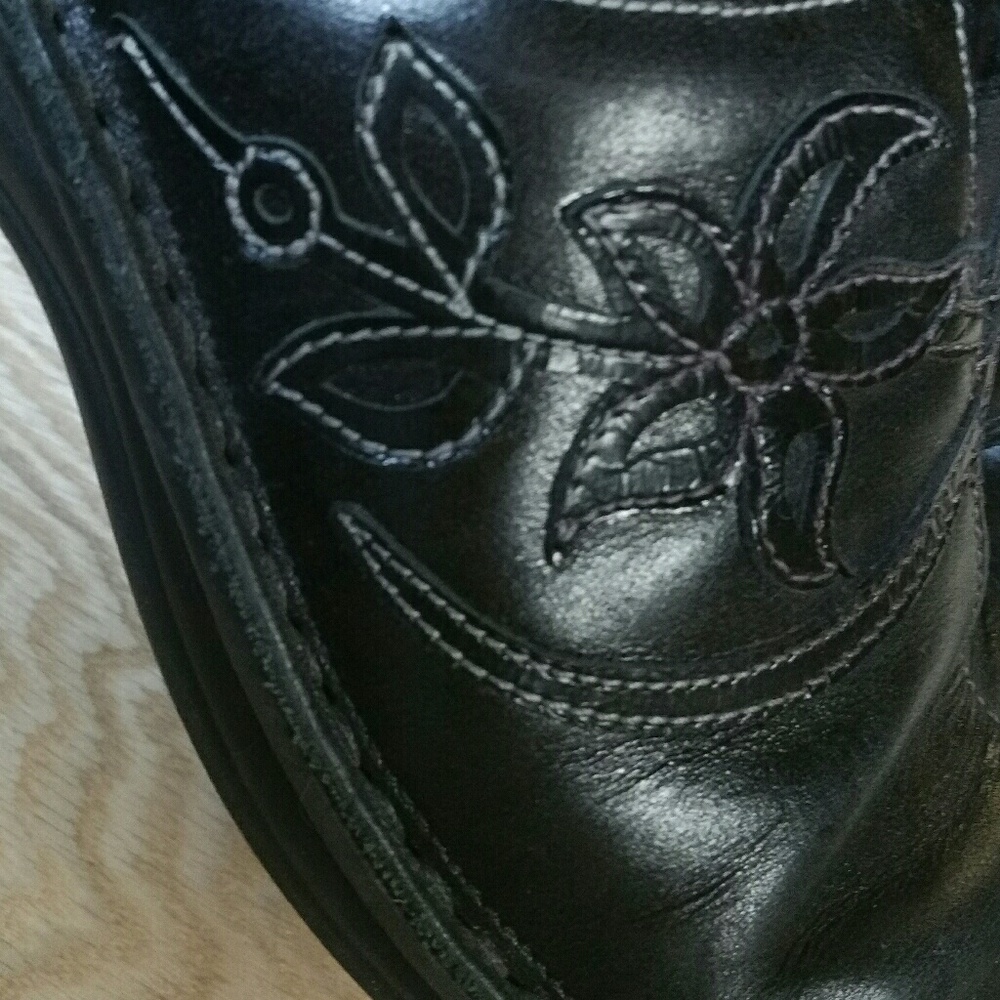 Sold**nAOT 37 MULES 37 7  women  leather mules 37